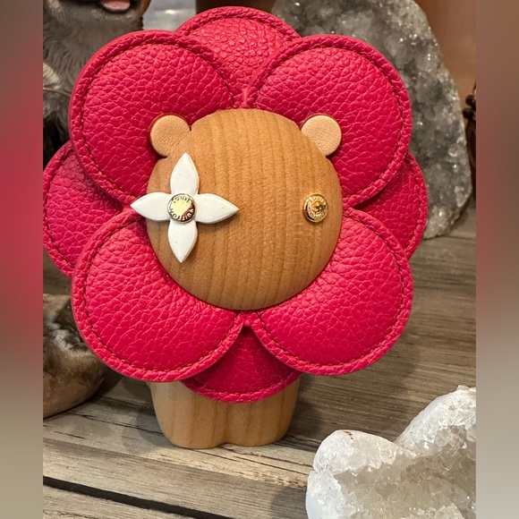 Louis Vuitton Wild At Heart Petula - Picture 8 of 9